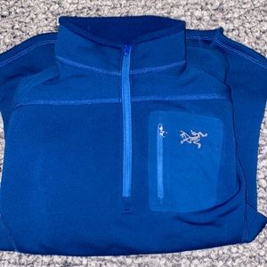 Arc’teryx Blue M 1/4 zip